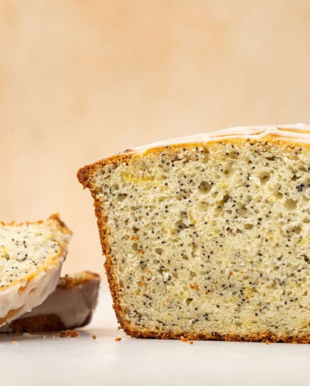 Pain aux citrons et graines de pavot.