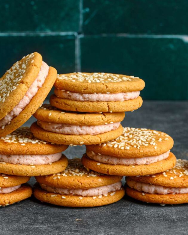 Sandwichs de biscuits au beurre de cacahuète et à la confiture