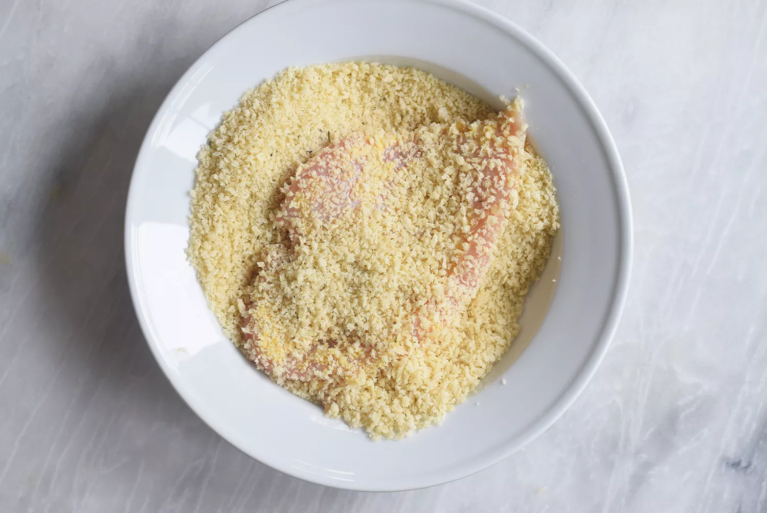 Mélangez les chapelures panko