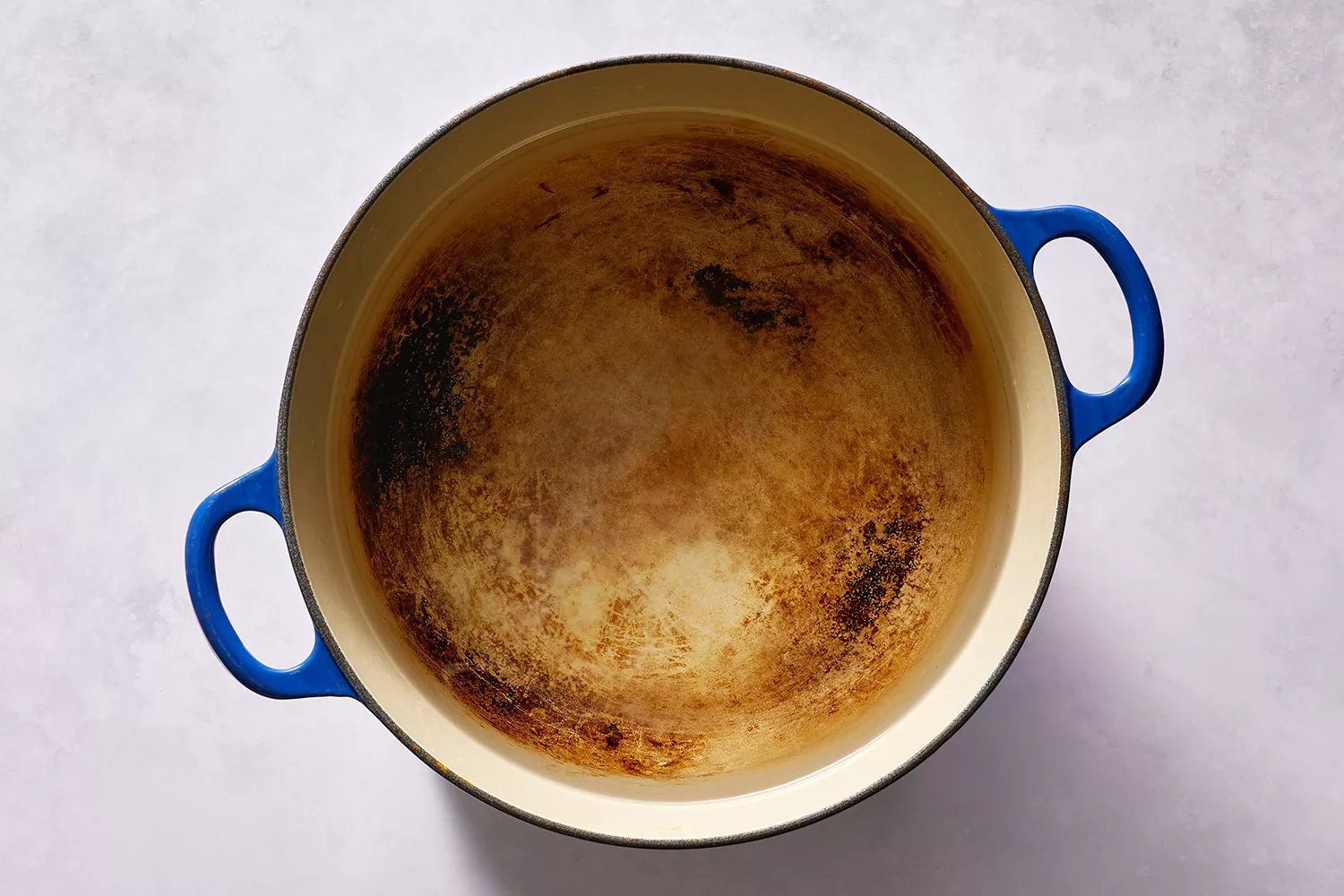 Une cocotte contenant de l'eau