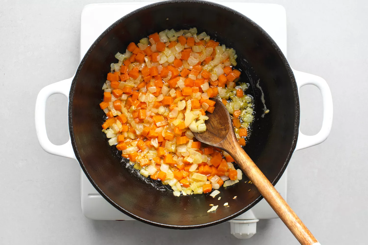 Fait fondre le beurre dans une cocotte