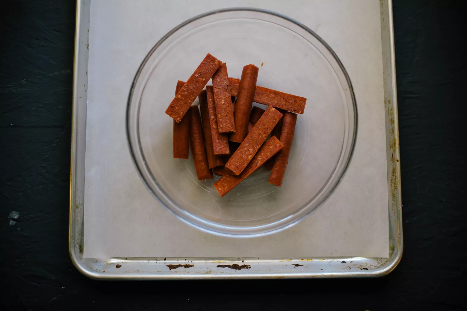 Placer le pepperoni dans le bol et le micro-ondes