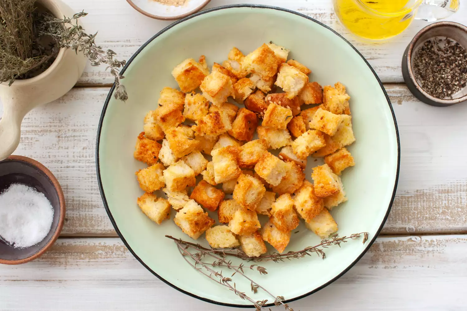 Croûtons cuits dans un bol