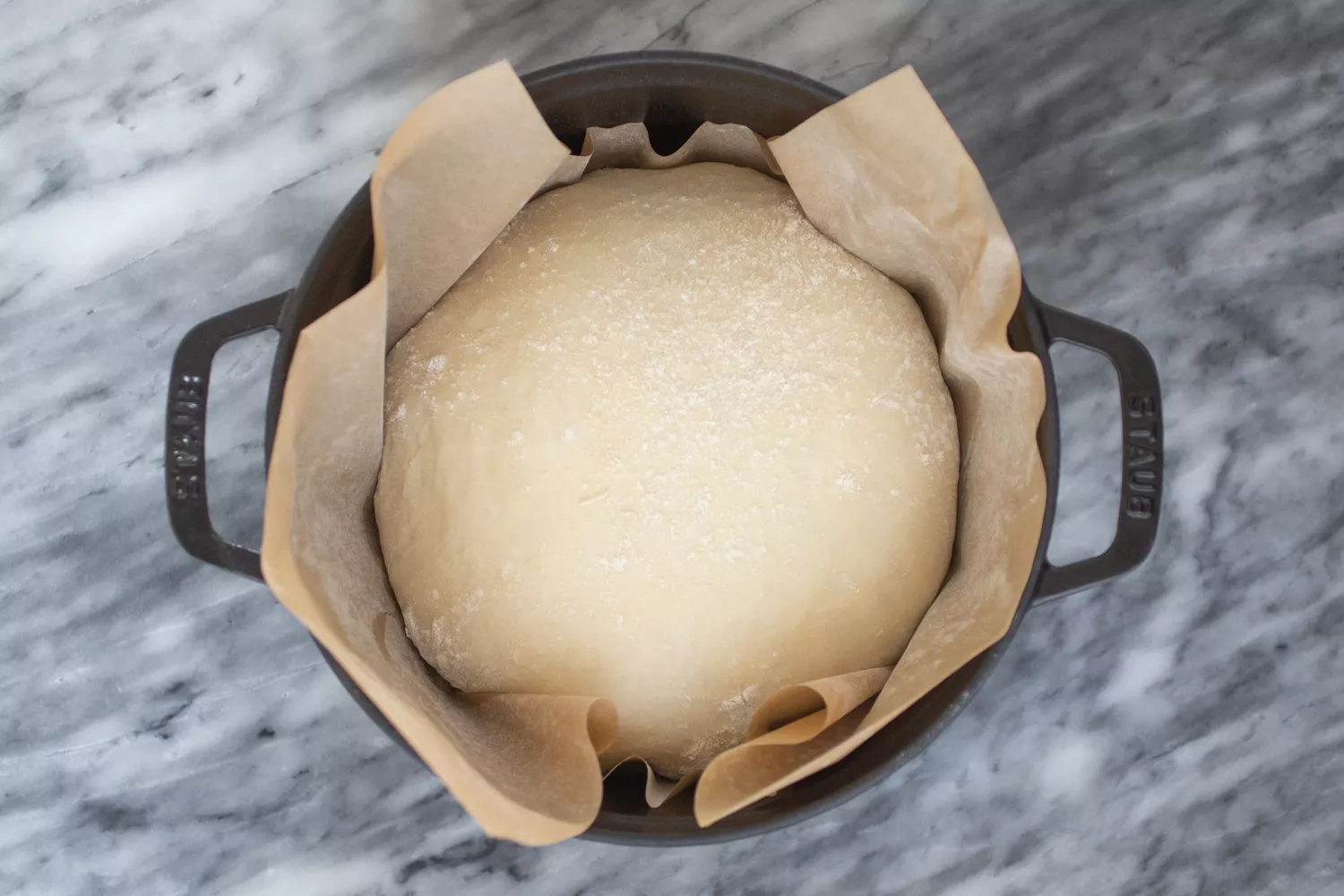 Pain sans pétrissage dans une cocotte