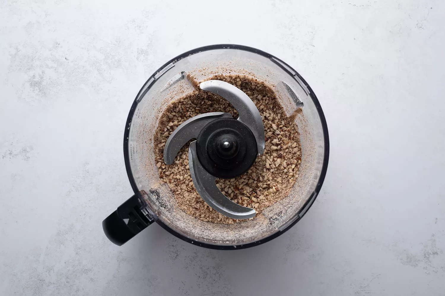 Amandes dans un robot culinaire