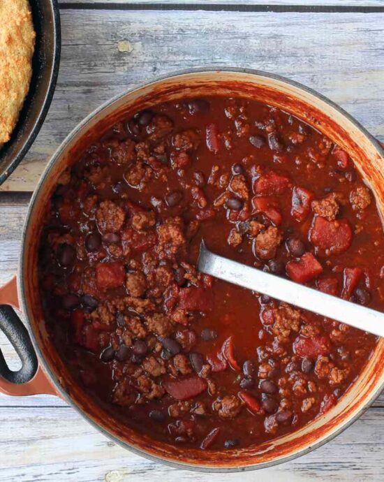 Chili de 30 minutes avec du bœuf haché et des haricots.