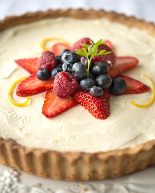 Tarte aux baies d’été, citron et mascarpone.