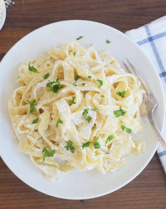 Sauce Pâtes au Yaourt Grec avec Fettuccine Recette