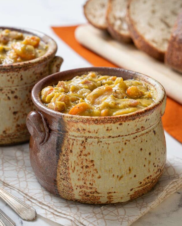 Soupe de pois cassés à la mijoteuse Instant Pot.