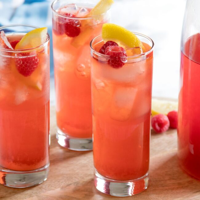 Thé glacé à la framboise.