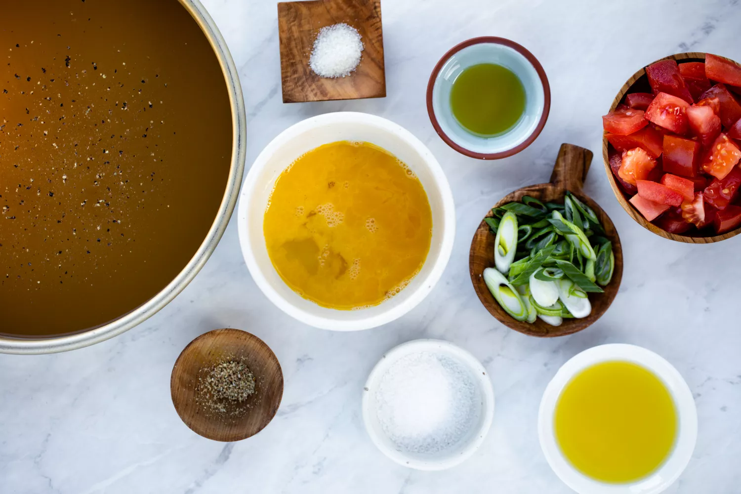 Ingrédients de la soupe aux œufs de tomate