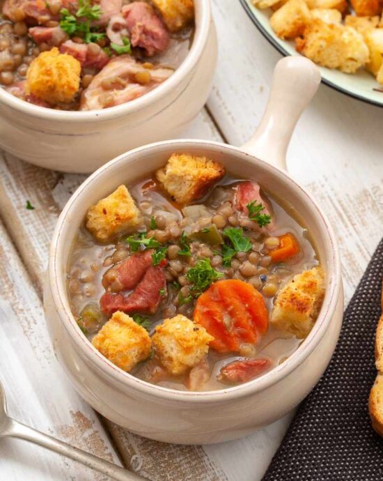 Soupe de lentilles classique au jambon