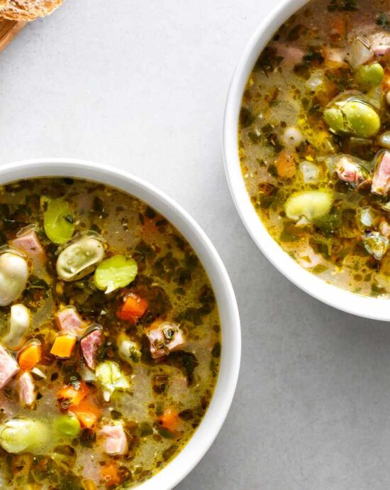 Soupe de haricots de Lima avec jambon