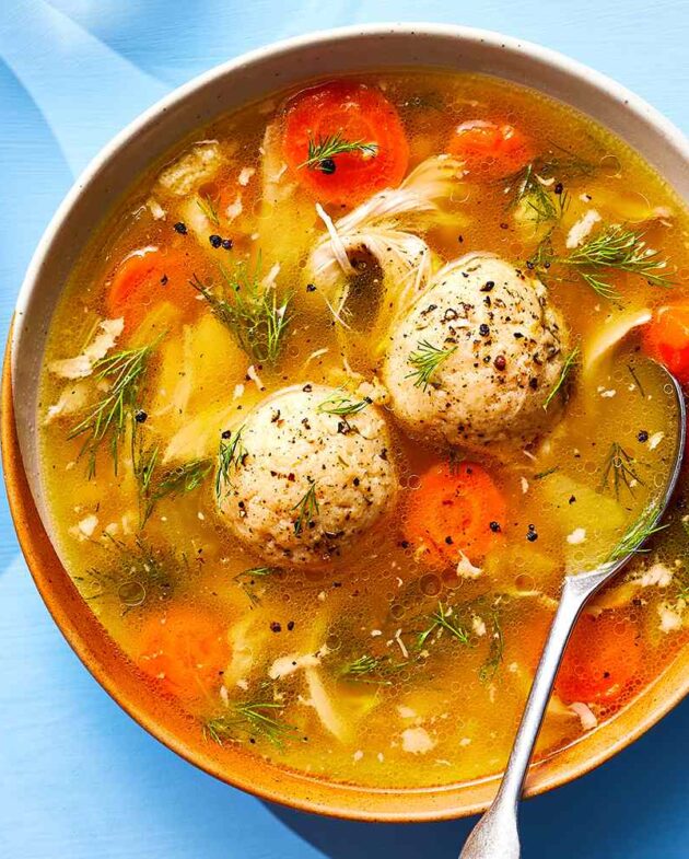 Soupe de boules de matzo à la mijoteuse Instant Pot.