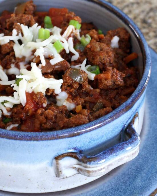 Chili de bœuf sans haricots à la mijoteuse.