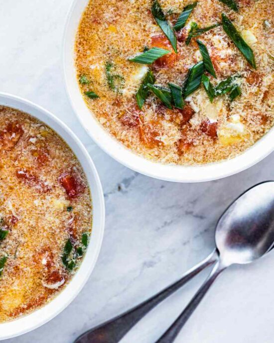 Soupe à la tomate et aux œufs.